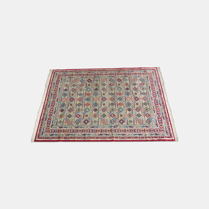 Medium Red Patterend Rug