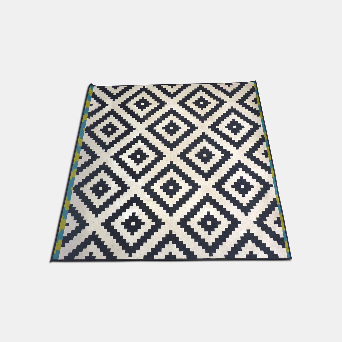 Medium Black & White Patterend Rug